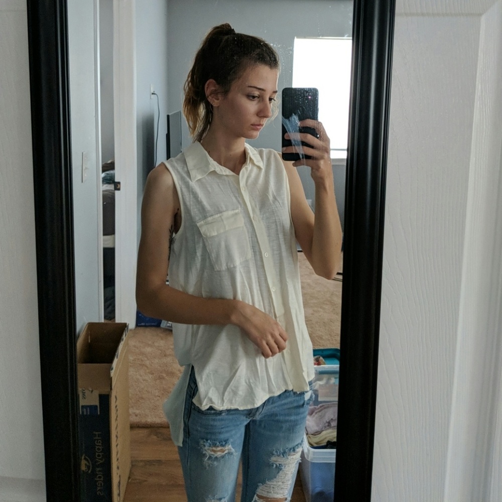 Collared Sleeveless Top